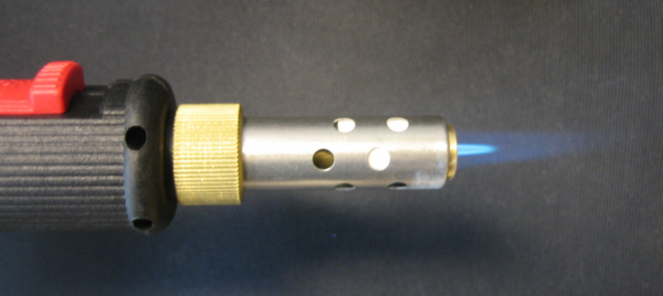 sehr heiße ( 750°C Arbeitstemperatur) (1450°C Flammentemperatur)